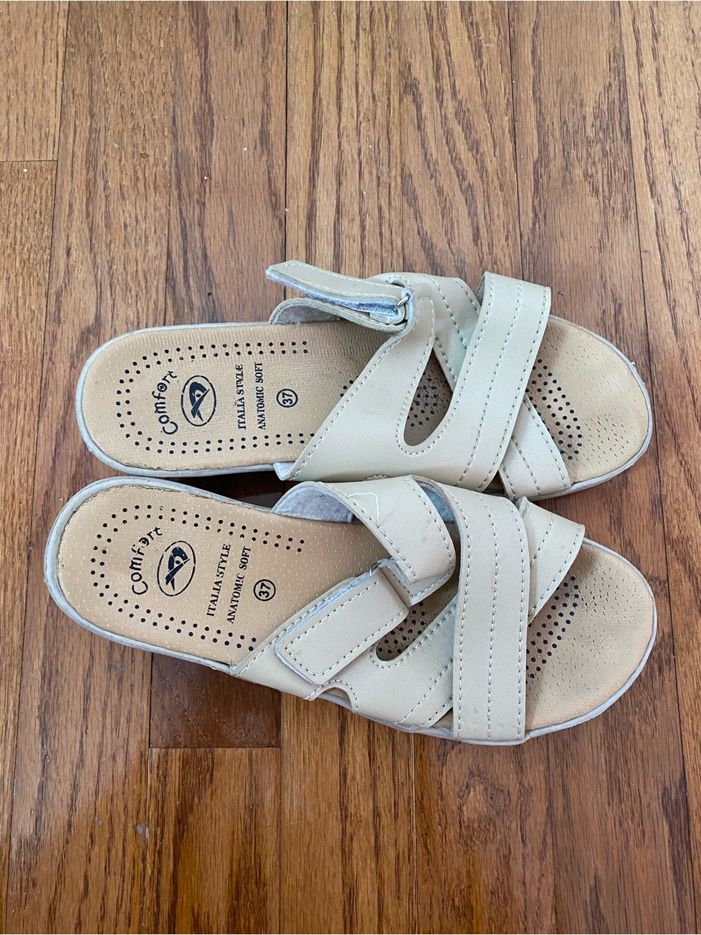 Comfort Women’s Vintage beige slide sandals size 6